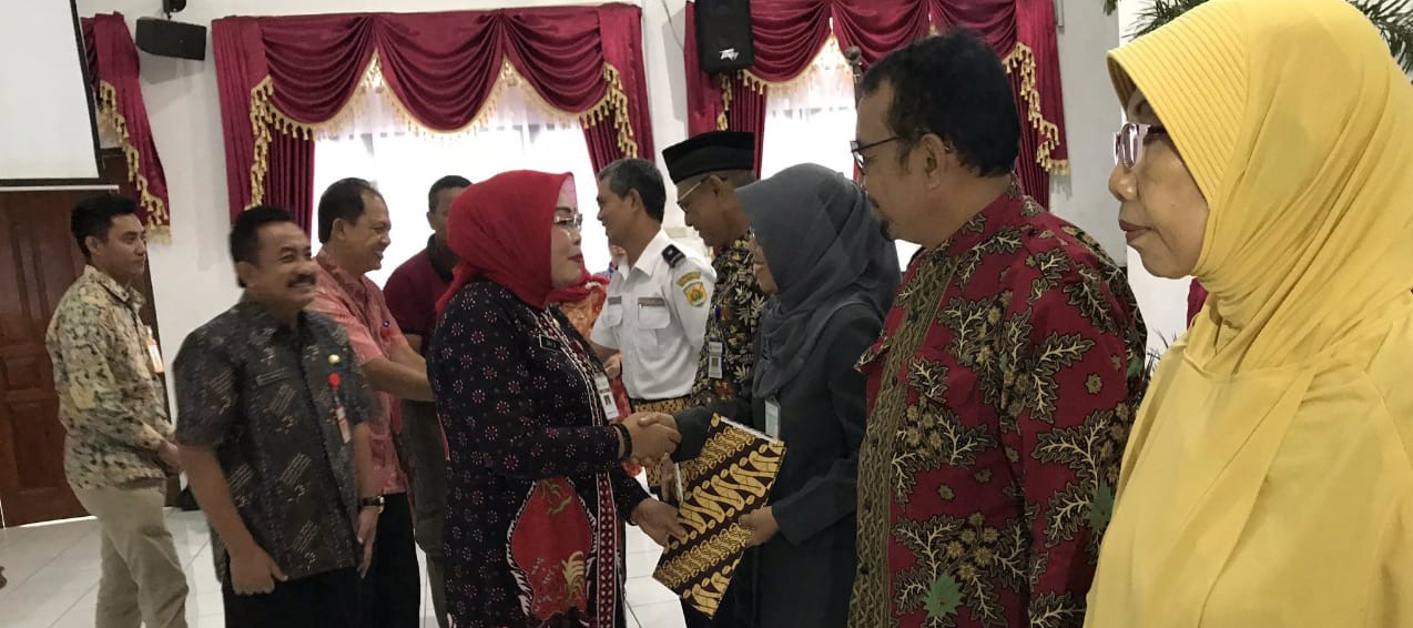  Bupati Grobogan Serahkan SK Pensiun untuk 94 PNS