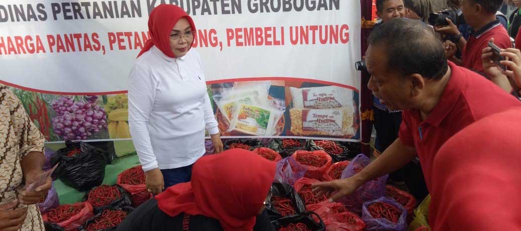  Bupati Sri Sumarni Apresiasi Penyelenggaraan Pasar Tani Dinas Pertanian