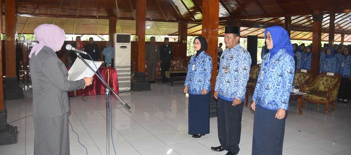  Bupati Grobogan Serahkan SK Penugasan 323 Kepala Sekolah SD dan SMP Satu Atap