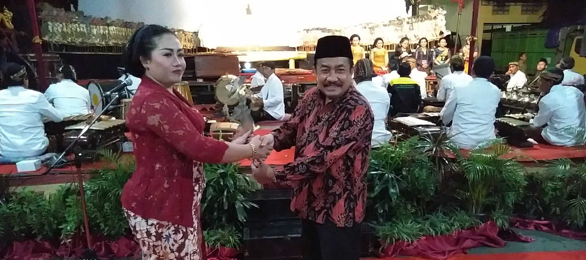 Dalang Perempuan Semarakkan Pagelaran Wayang dalam Rangka Hari Jadi Kabupaten Grobogan