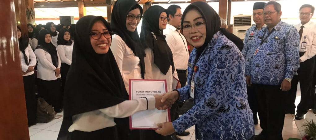     Bupati Grobogan Serahkan SK pada 470 CPNS dari Formasi Tahun 2018