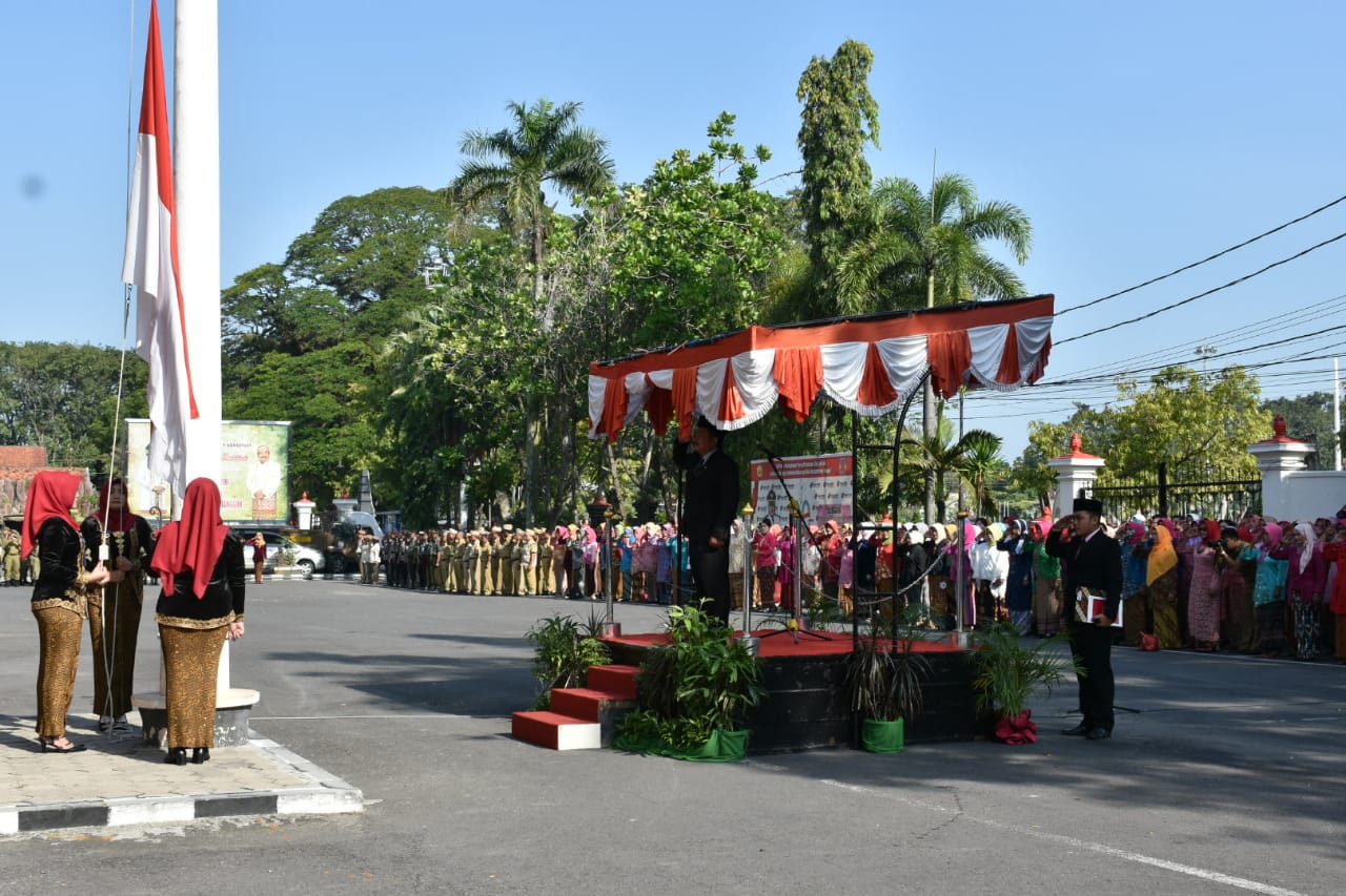 Jadi Irup Upacara, Sekda Grobogan Ajak Kaum Perempuan Teladani Kartini