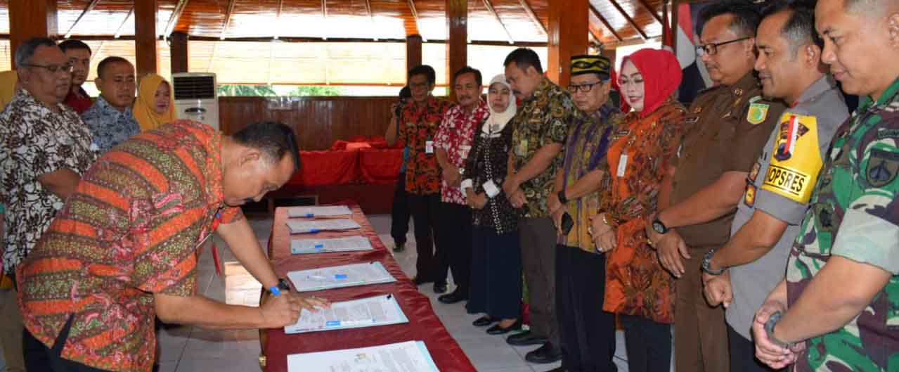 Penanandatanganan Kotrak Kerja 38 Paket Pekerjaan Konstruksi Tahap I Tahun 2019