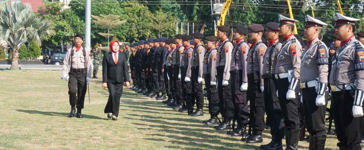    Bupati Grobogan Sri Sumarni Bertindak Jadi Inspektur Upacara Hari Bhayangkara Ke-73