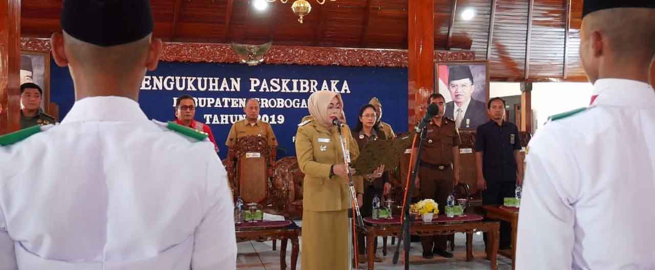Bupati Kukuhkan Anggota Paskibraka Kabupaten Grobogan Tahun 2019