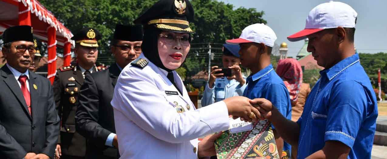    Bupati Grobogan Serahkan SK Remisi Pada Perwakilan Narapidana Rutan Purwodadi