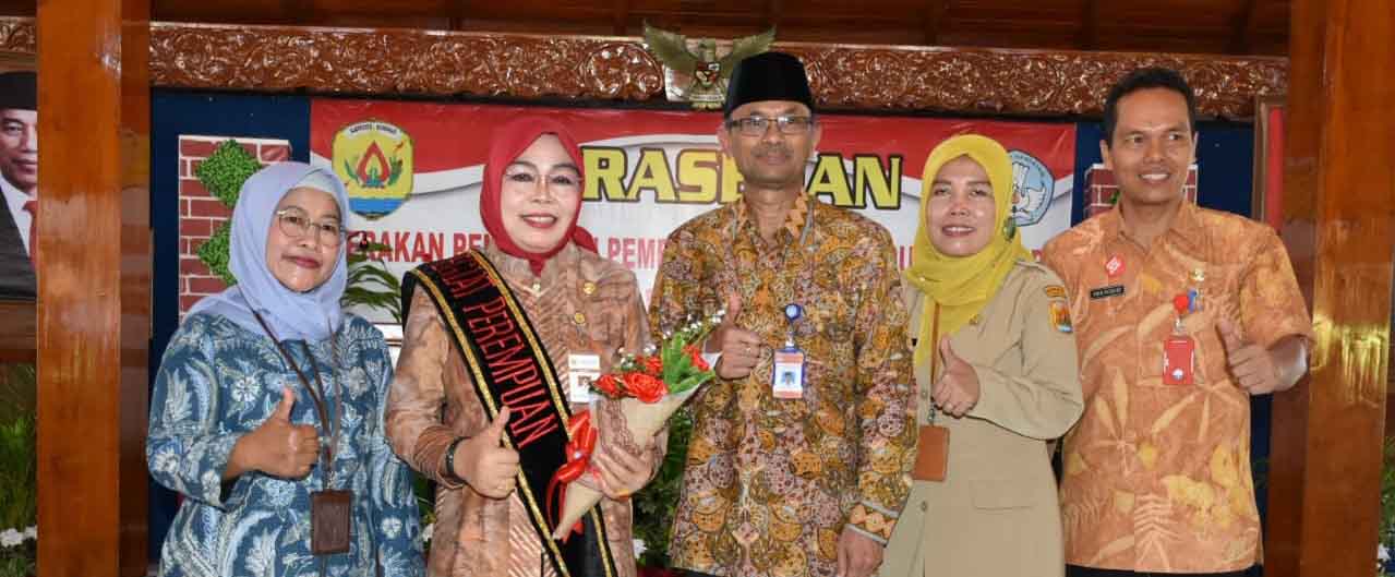 Bupati Grobogan Terima Penghargaan Pegiat Penggerak Perempuan dari Kemendikbud