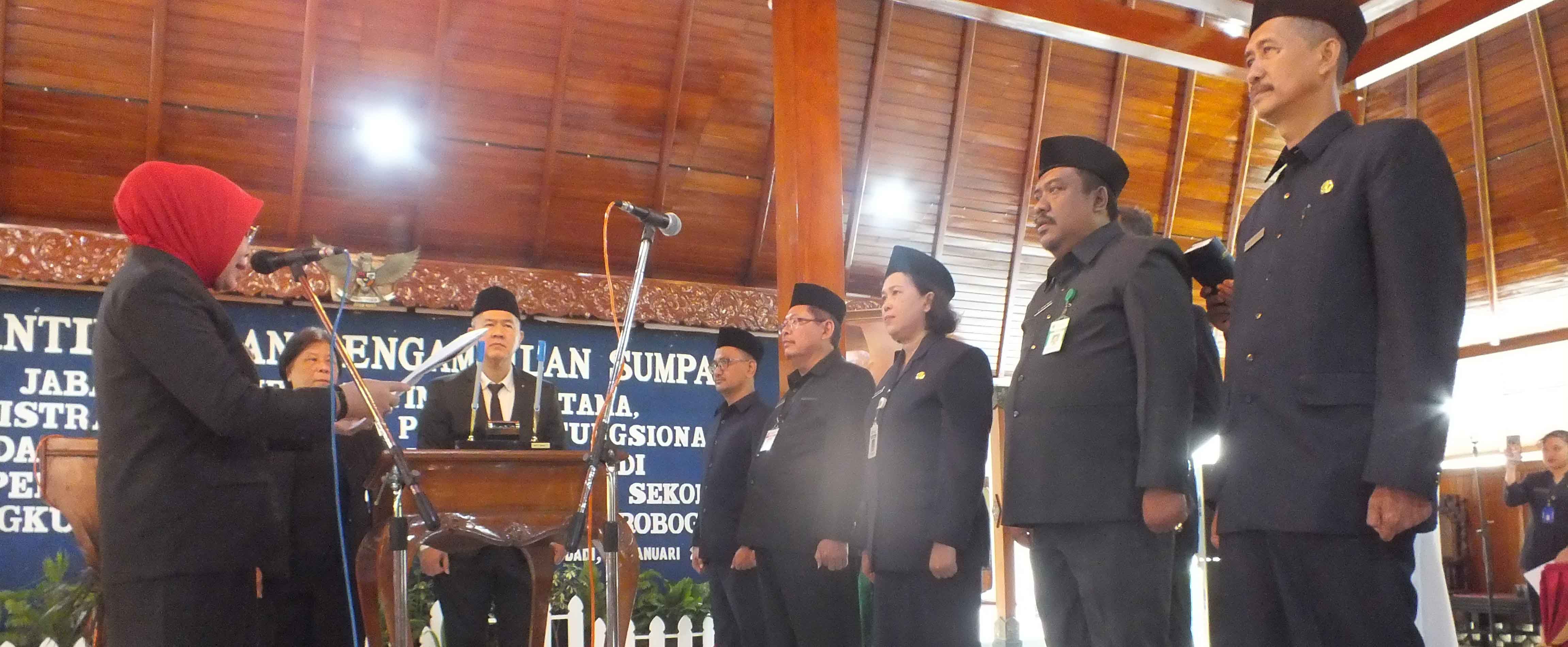 Bupati Grobogan Lakukan Pelantikan Pejabat di Pendapa Kabupaten