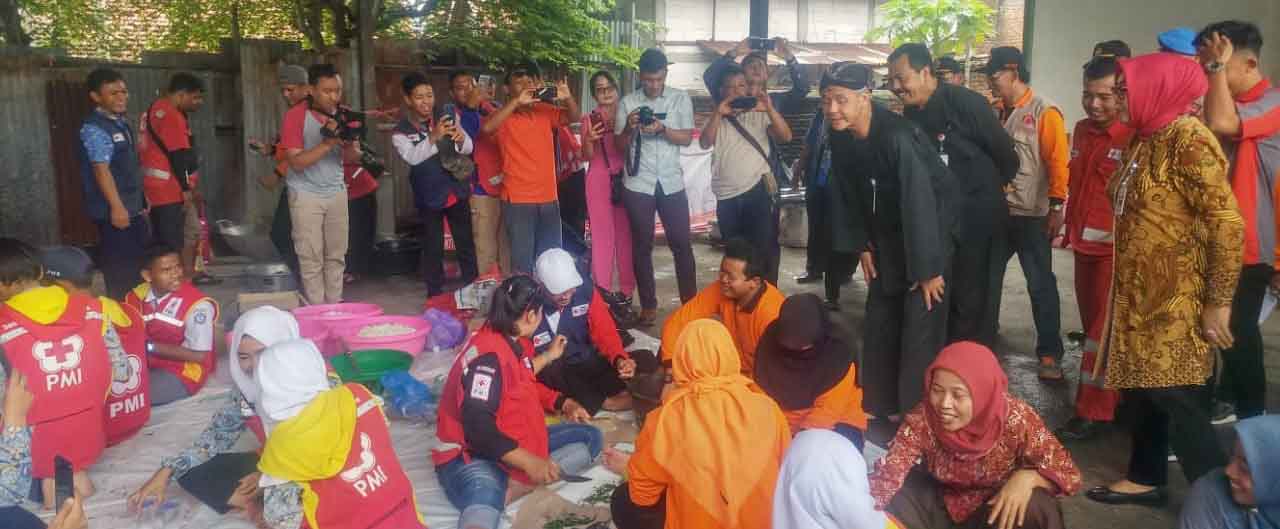 Gubernur Ganjar Pranowo Kunjungi Lokasi Bencana Banjir di Kecamatan Gubug