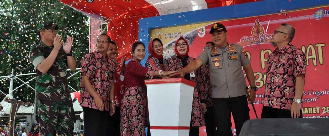 Buka Pasar Rakyat, Bupati Grobogan Minta Promosi Produk UMKM Makin Ditingkatkan