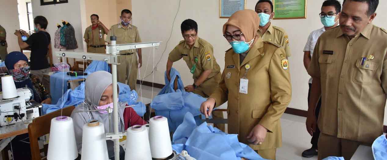Bupati Apresiasi Pembuatan APD Tenaga Medis di Balai Latihan Kerja Grobogan