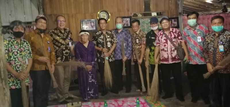 Pejabat BPKP Pusat Kunjungi Mbah Yatmi