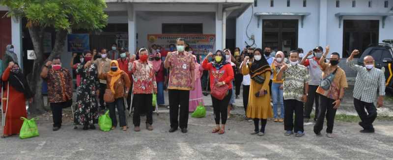 Pjs Bupati Grobogan Serahkan Bantuan Sembako untuk Penyandang Disabilitas