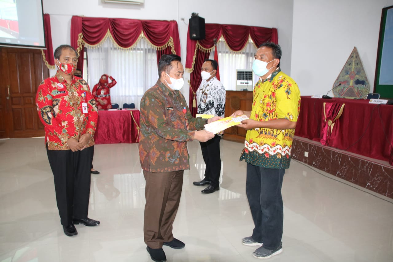 Penyerahan SK Kenaikan Pangkat