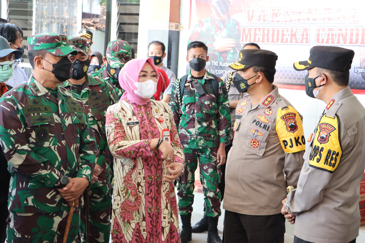 Kapolda dan Pangdam Pantau Vaksinasi di Ponpes Manba"™ul A"™laa