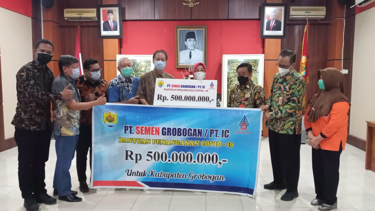 Peduli Pandemi, PT. Semen Grobogan Serahkan Bantuan Rp 500 Juta ke Pemkab Grobogan
