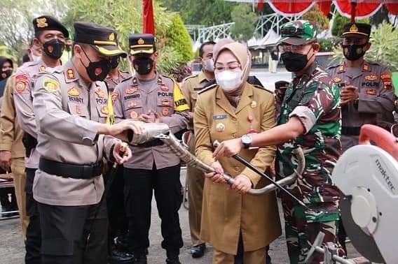 Jelang Nataru, Ribuan Botol Miras Dimusnahkan