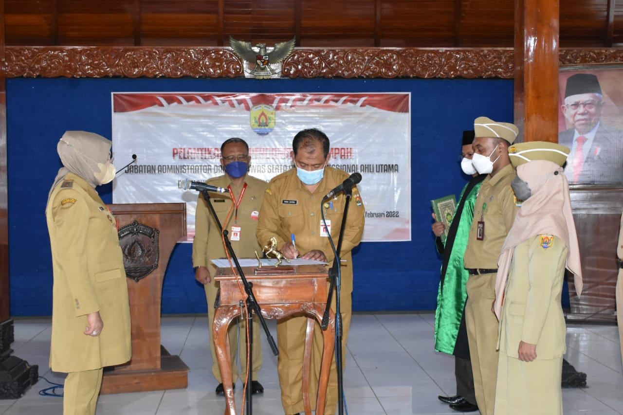 Sri Lantik 13 Pejabat Grobogan, Ini Harapannya