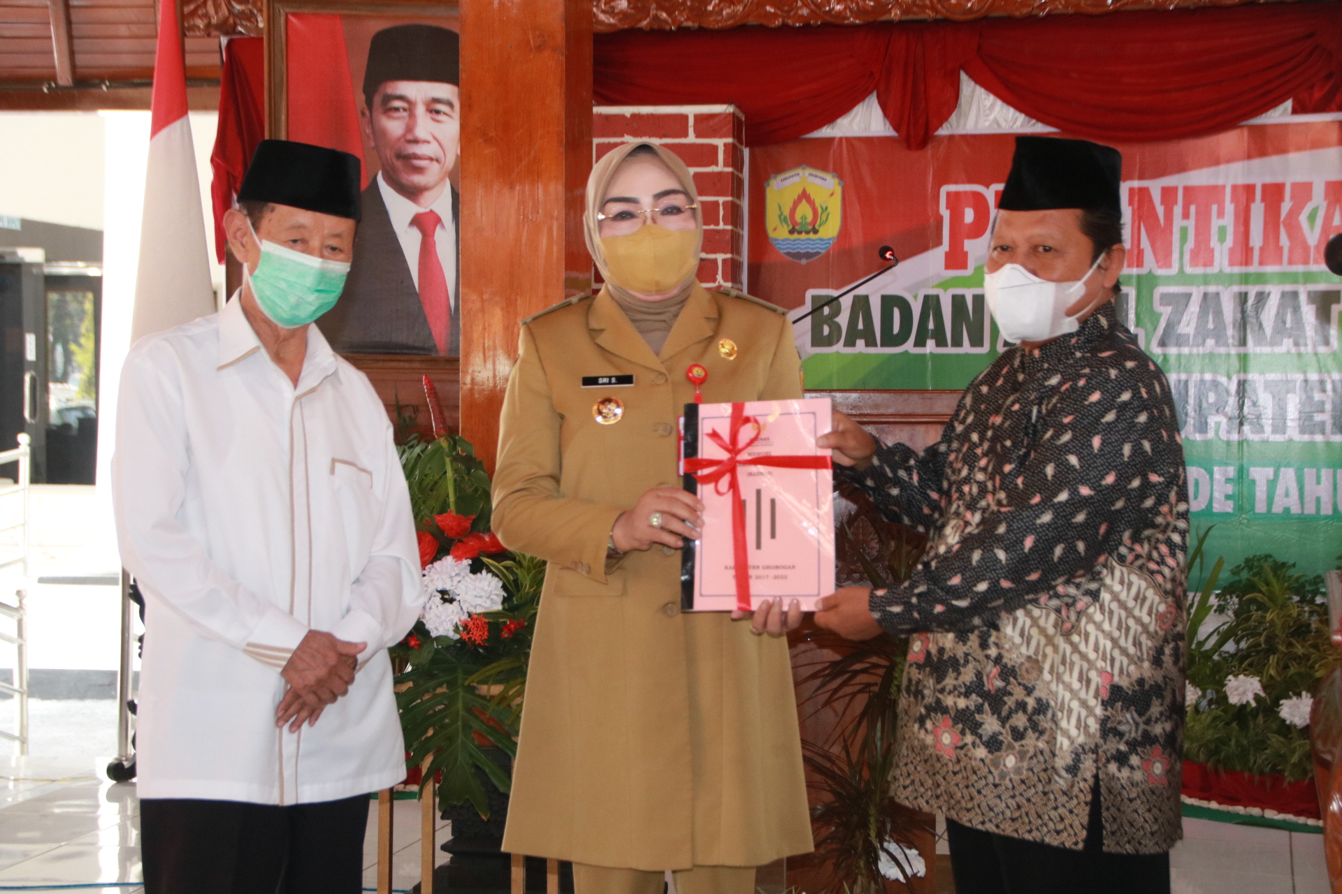 Bupati Grobogan Sri Sumarni melantik  Ketua dan pengurus  Badan Amil Zakat Nasional (BAZNAS) Kabupaten Grobogan periode Tahun 2022-2027