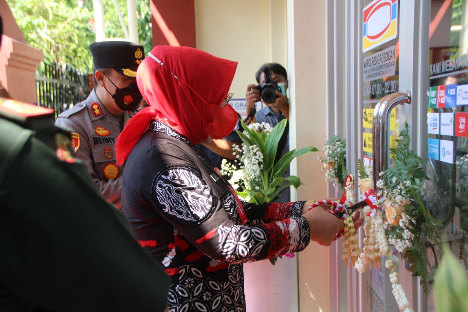 Bupati Grobogan Sri Sumarni, Resmikan Toko Primkopol Grobogan Mart