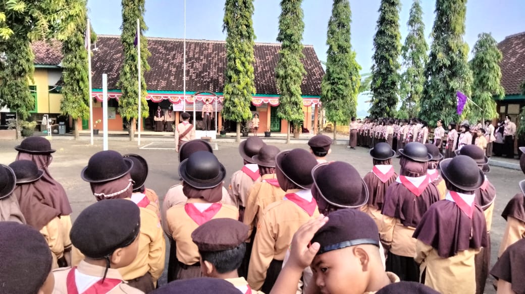 Tumbuhkan Rasa SemangatÂ  Pengabdian, Kwaran Pramuka Toroh Gelar Upacara BenderaÂ 
