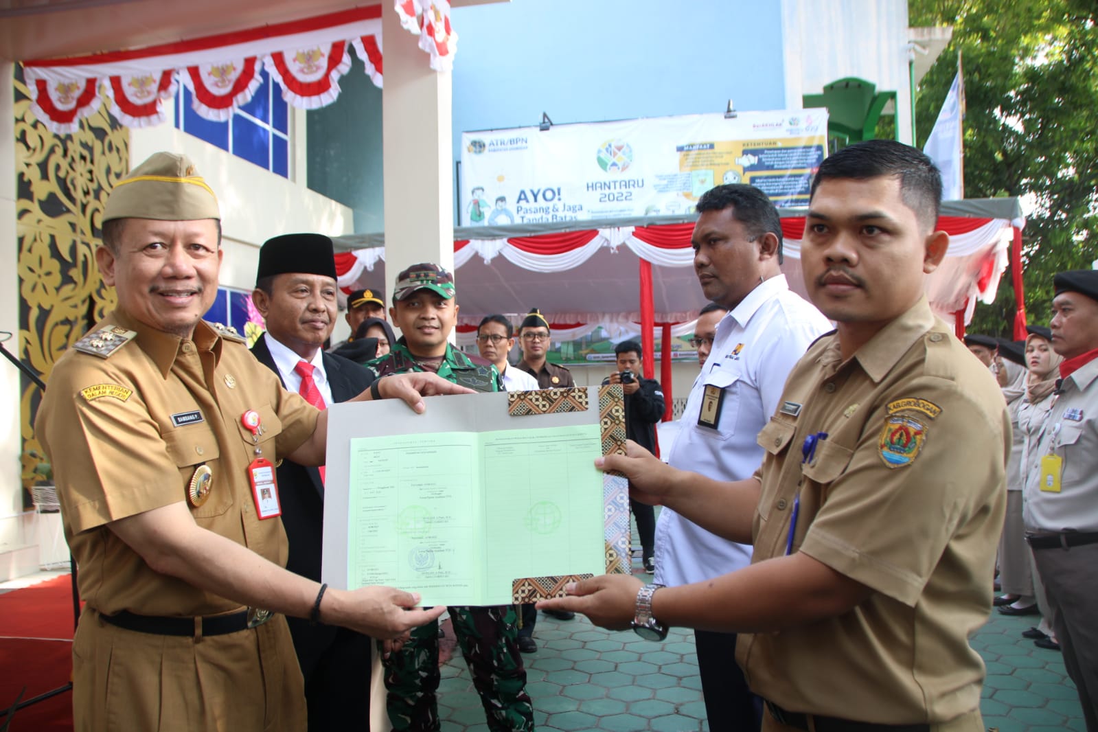 Peringati HUT Undang-undang Agraria, BPN Grobogan Bagikan Sertifikat ke Masyarakat 