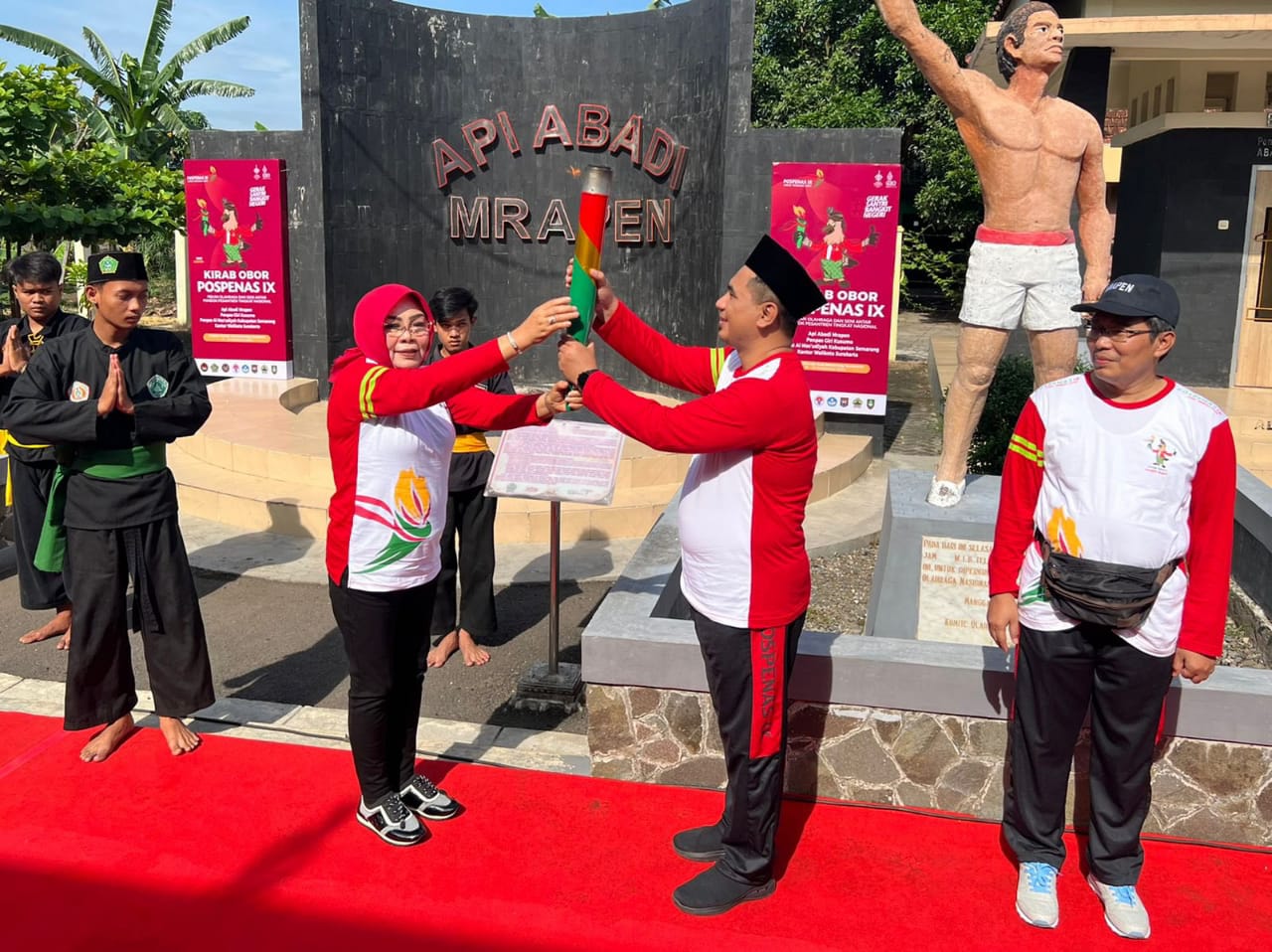 Bupati Grobogan Sri Sumarni dan Wagub Jateng Taj Yasin Hadiri Pengambilan Api Kirab Obor POSPENAS IX di Api Abadi Mrapen 