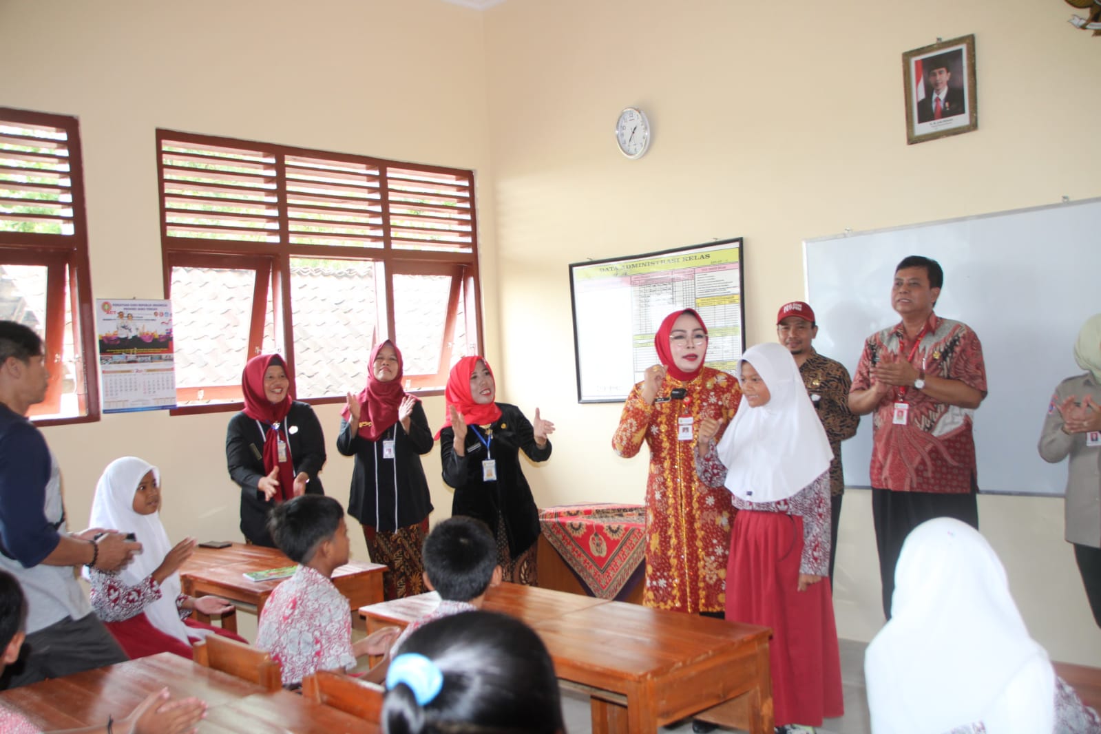 Tempati Gedung Baru Siswa SDN 2 Jono, Gembira