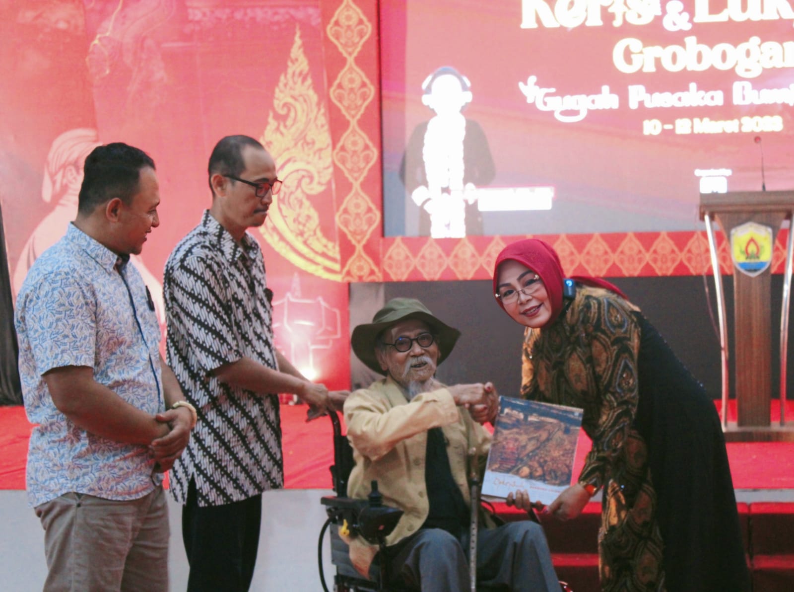 297 Guru di Grobogan Melukis Bareng Pelukis Kondang Djoko Pekik