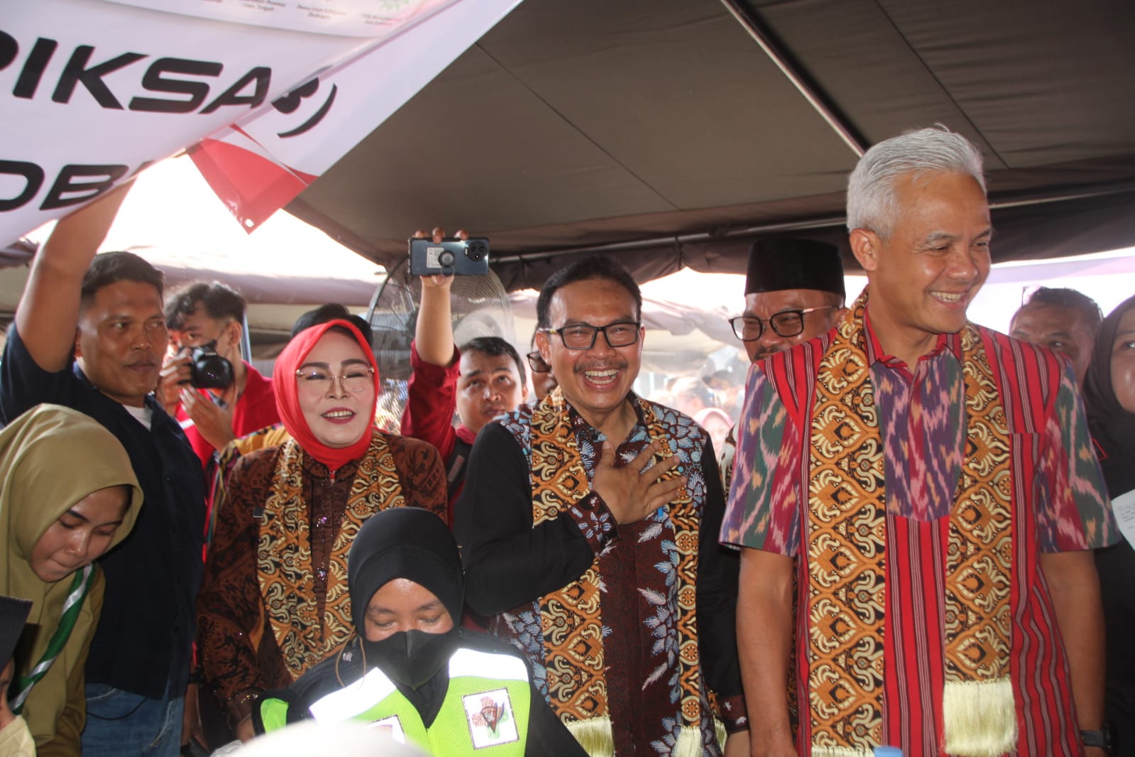 Dampingi Ganjar Kunker, Bupati Grobogan Bantah kelangkaan Pupuk