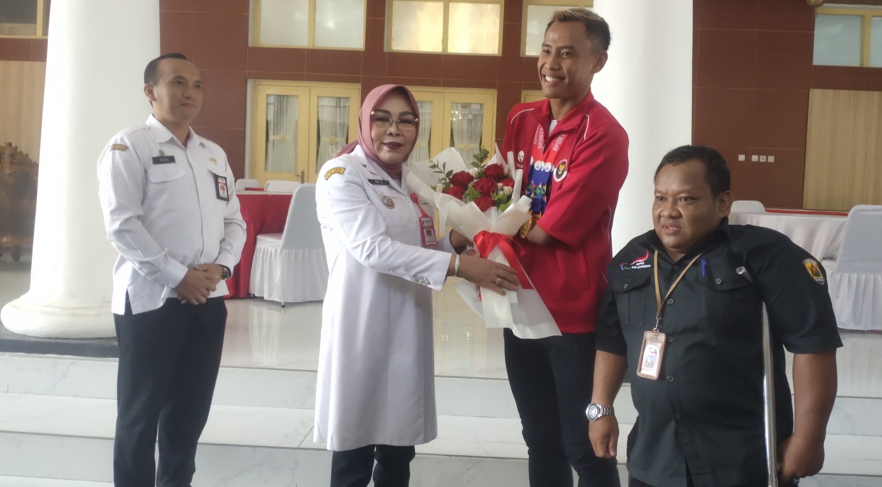 Bupat Sri Sumarni Berikan Bonus Atlet Difabel Berprestasi di ASEAN Para Games