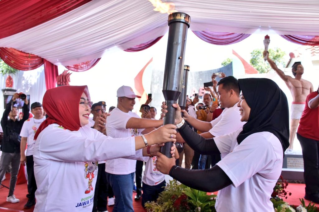 Bupati Grobogan Nyalakan Api Obor Porprov Jateng 2023 di Mrapen