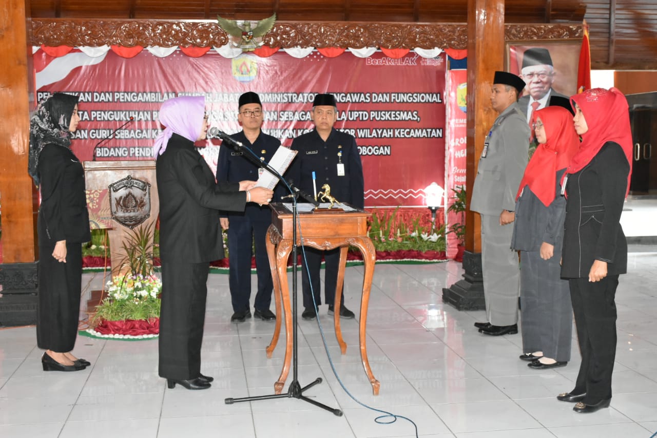 Bupati Grobogan Melantik dan Mengambil Sumpah Pejabat Baru