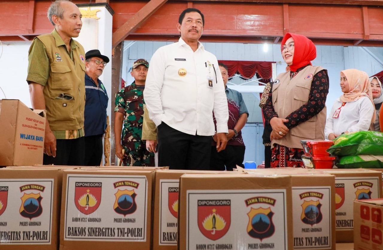 Bupati Dampingi Pj Gubernur Jateng Tinjau Bencana Banjir di Kecamatan Gubug