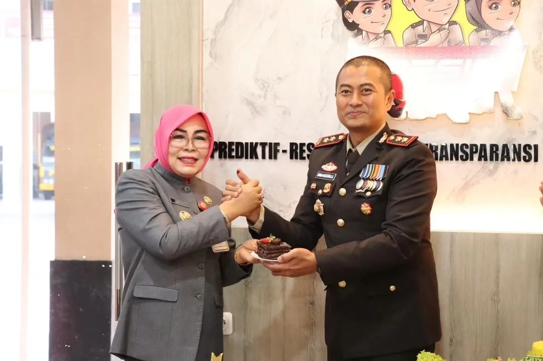 Jajaran Forkopimda Kabupaten Grobogan memberikan kejutan kepada Polres Grobogan dalam rangka HUT Bhayangkara ke-78