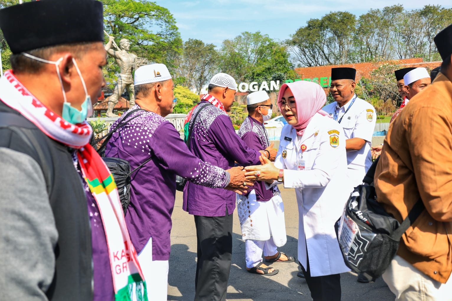 Kepulangan Jamaah Haji Kloter 60 Disambut Hangat Bupati Grobogan