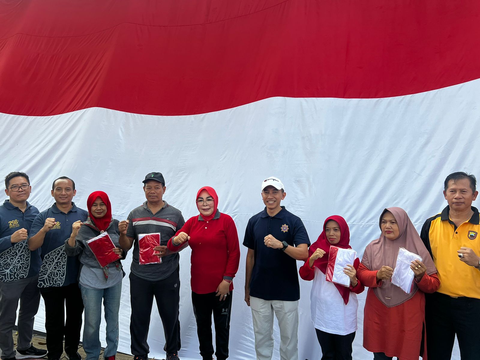 Pembagian Bendera Merah Putih Dalam Rangka Peringatan HUT RI ke-79 