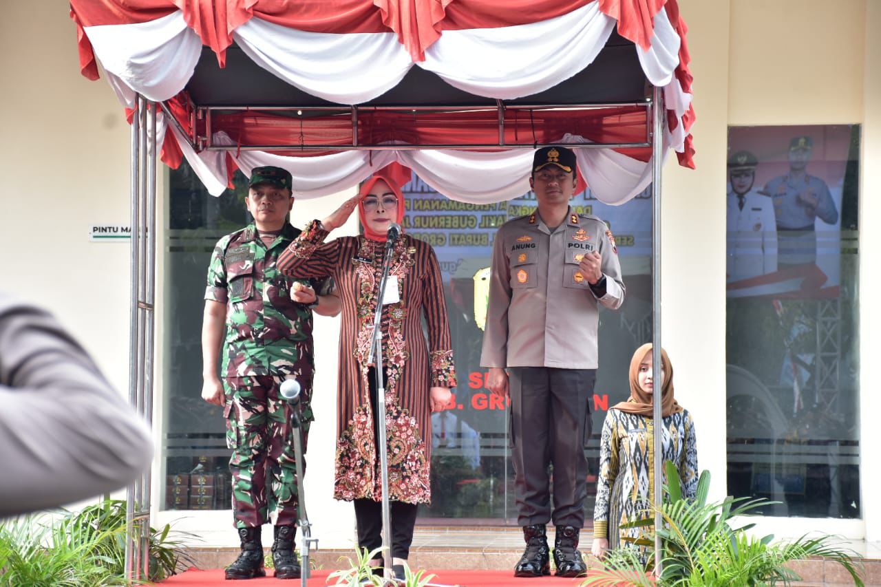 Bupati Grobogan memimpin pelaksanaan apel gelar pasukan  Operasi Mantap Praja 2024-2025