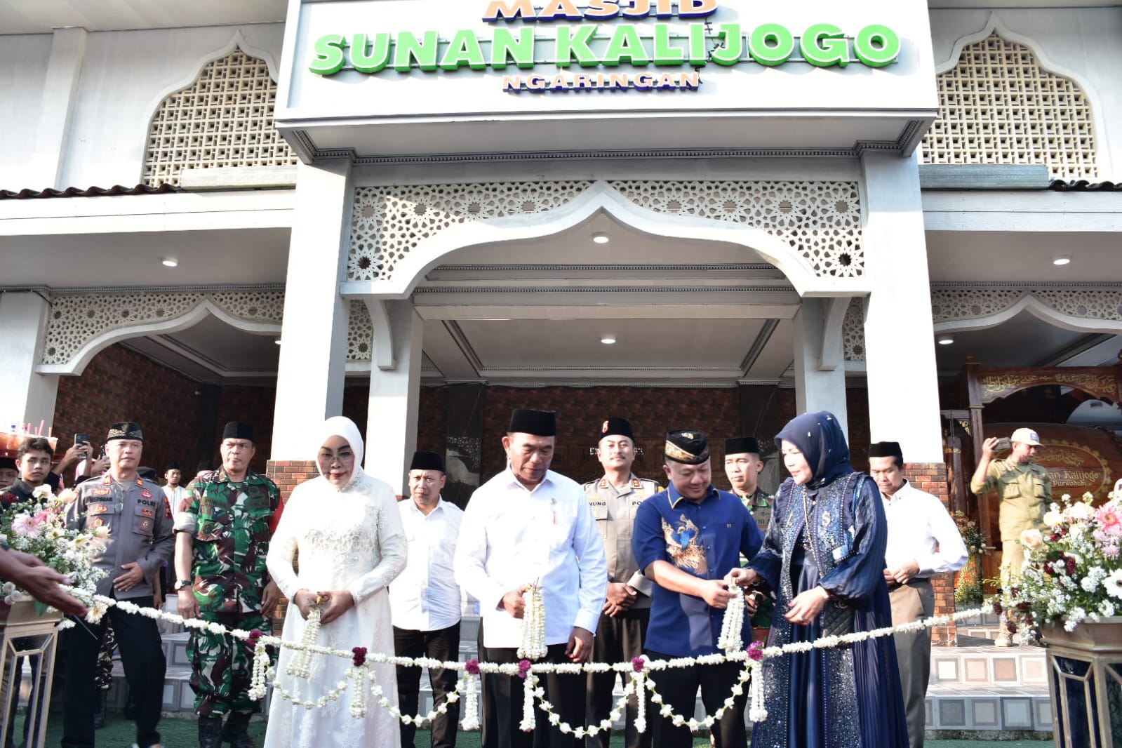 Bupati Grobogan Dampingi Menteri PMK Resmikan Masjid Sunan Kalijogo Grobogan