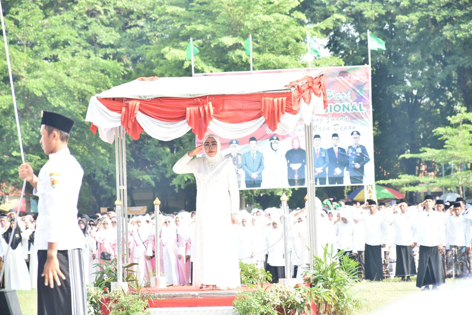 Bupati Grobogan Ajak Santri Jaga Kebersamaan, Serahkan Bantuan Pembangunan Tempat Ibadah