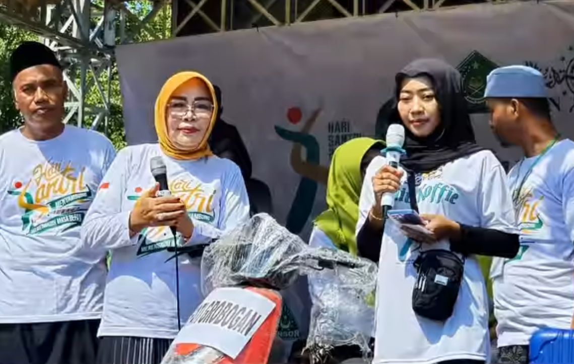 Jalan Sehat Sarungan di Grobogan Libatkan Belasan Ribu Peserta