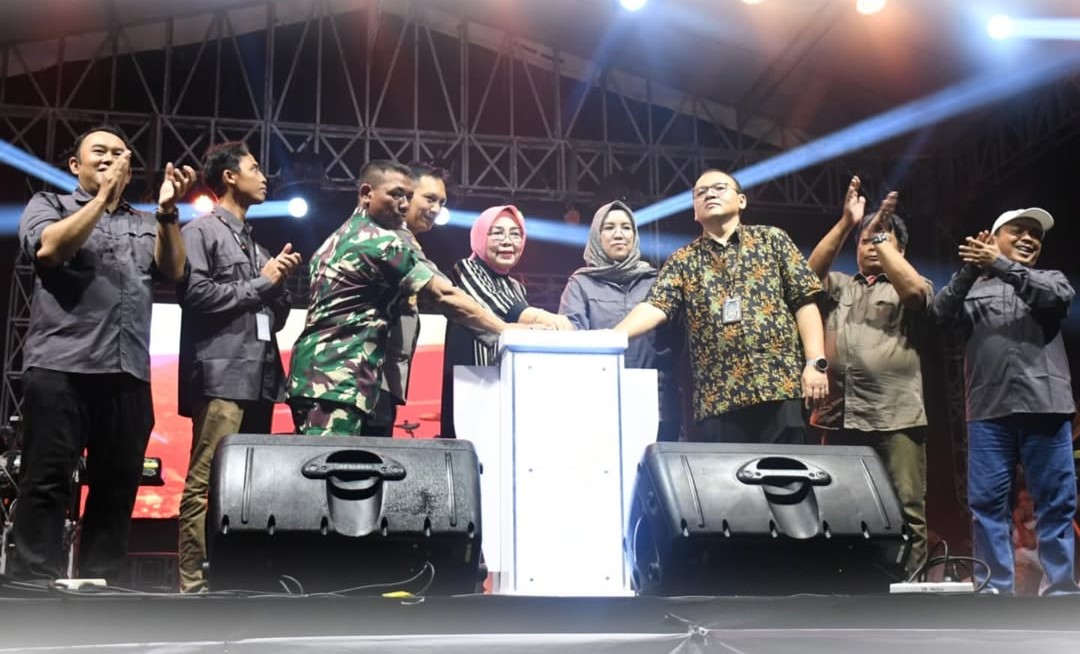Sosialisasi Pengawasan Pemilihan dengan kemasan Gelar Budaya di Alun-Alun Purwodadi