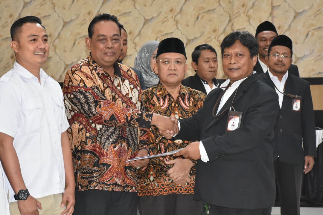 KPU GROBOGAN TETAPKAN SETYO HADI DAN SUGENG PRASETYO SEBAGAI BUPATI DAN WAKIL BUPATI TERPILIH 2025-2030