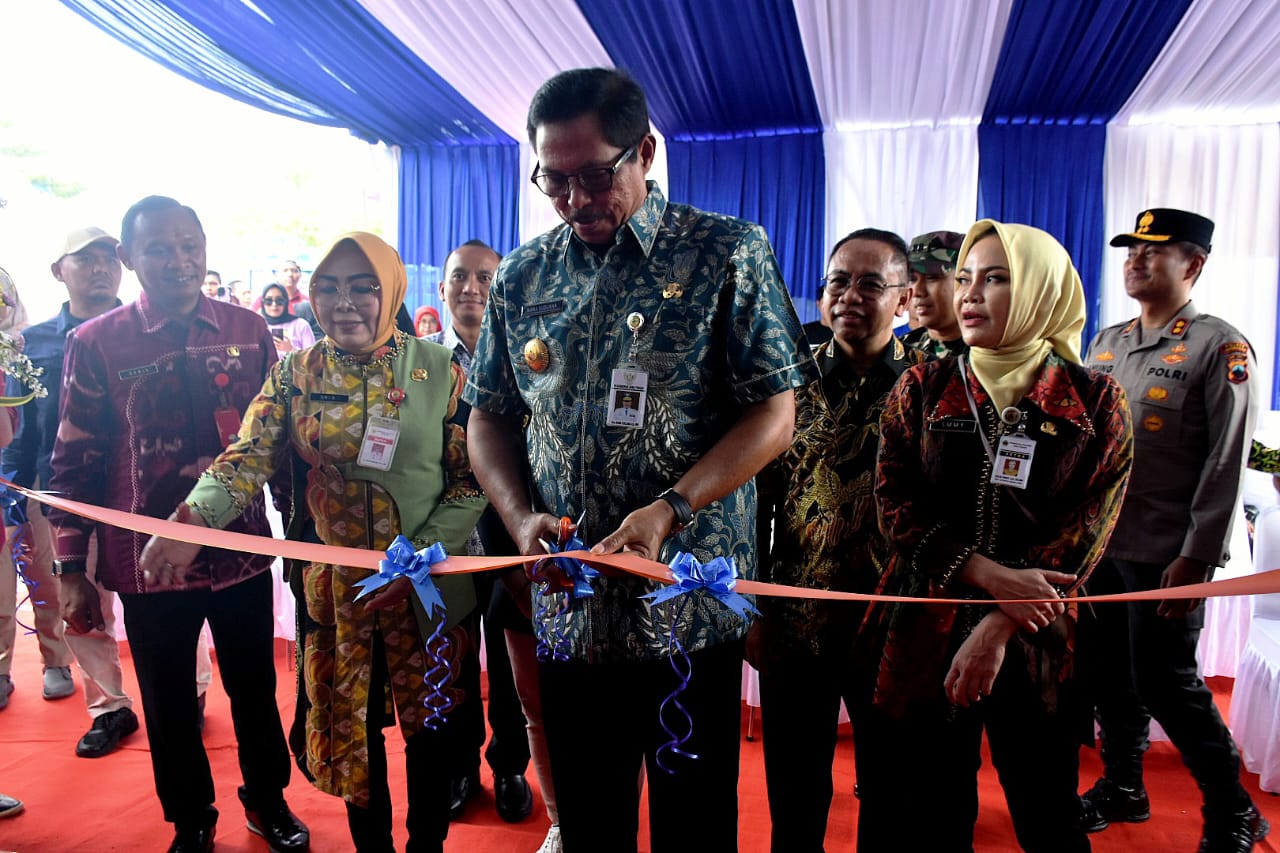 PJ GUBERNUR JAWA TENGAH DAN BUPATI GROBOGAN RESMIKAN BKK SI-MANIS MART DI PUSAT KULINER PURWODADI