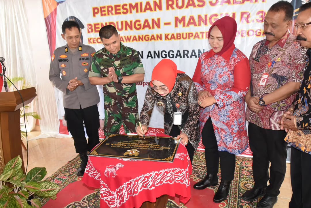 PERESMIAN RUAS JALAN BENDUNGAN - MANGIN R.39: TONGGAK BARU PEMBANGUNAN INFRASTRUKTUR GROBOGAN