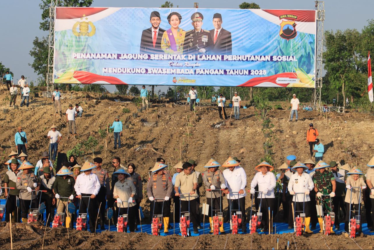 Kapolri Hadiri Penanaman Jagung Serentak di Grobogan, Dukung Swasembada Pangan 2025