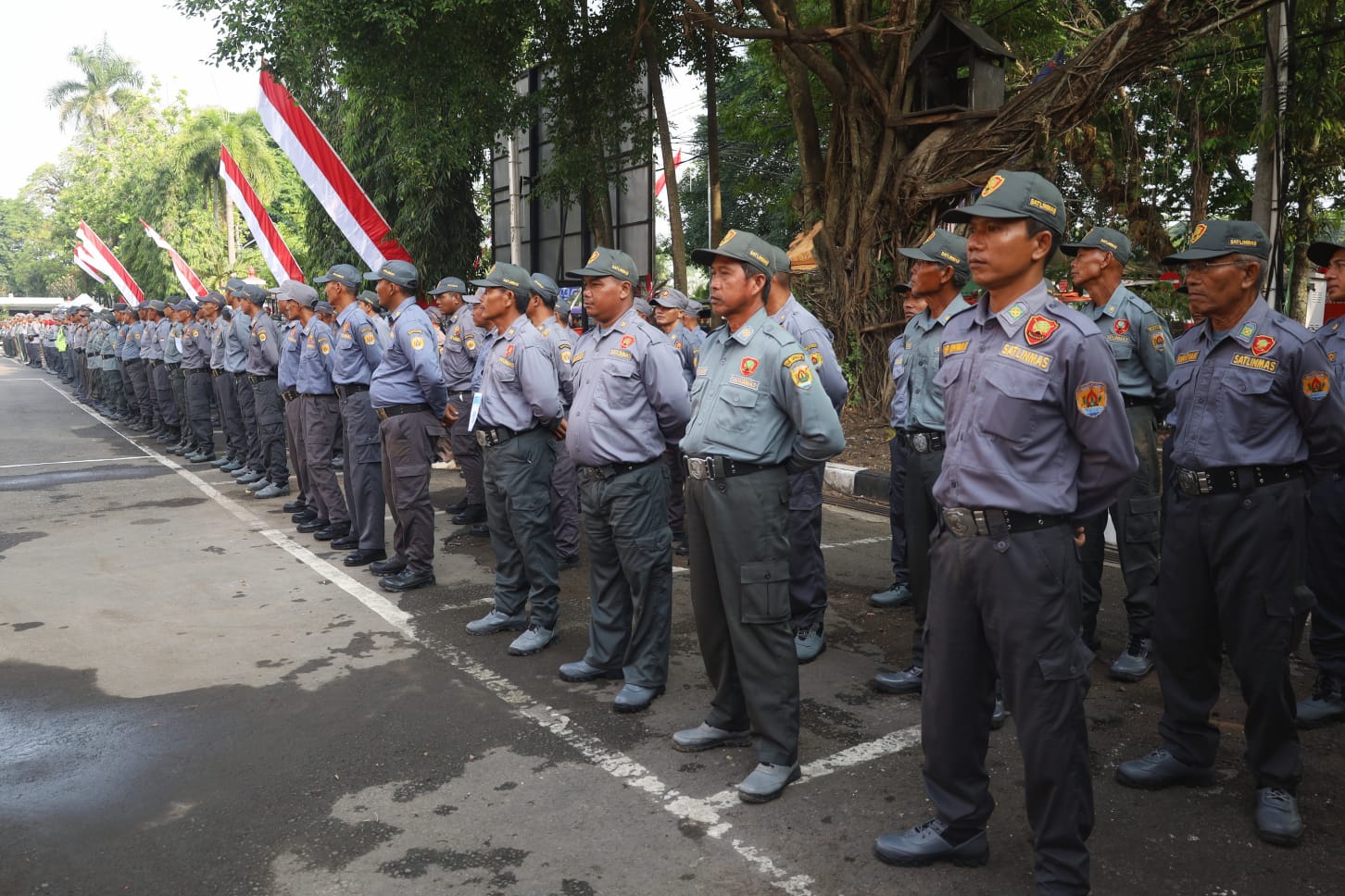 Sekda Grobogan Buka Apel Satlinmas: Disiplin, Silaturahmi, dan Akses Jaminan Sosial