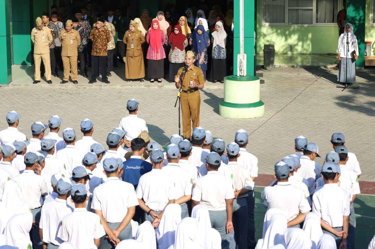 Sekda Ajak Pelajar MAN 1 Grobogan Cerdas Bermedia Digital